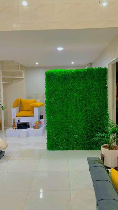 اجرا شده دیوار سبز مصنوعی در جهرم خانم ابراهیمی