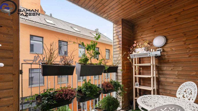 تزیین بالکن با چوب